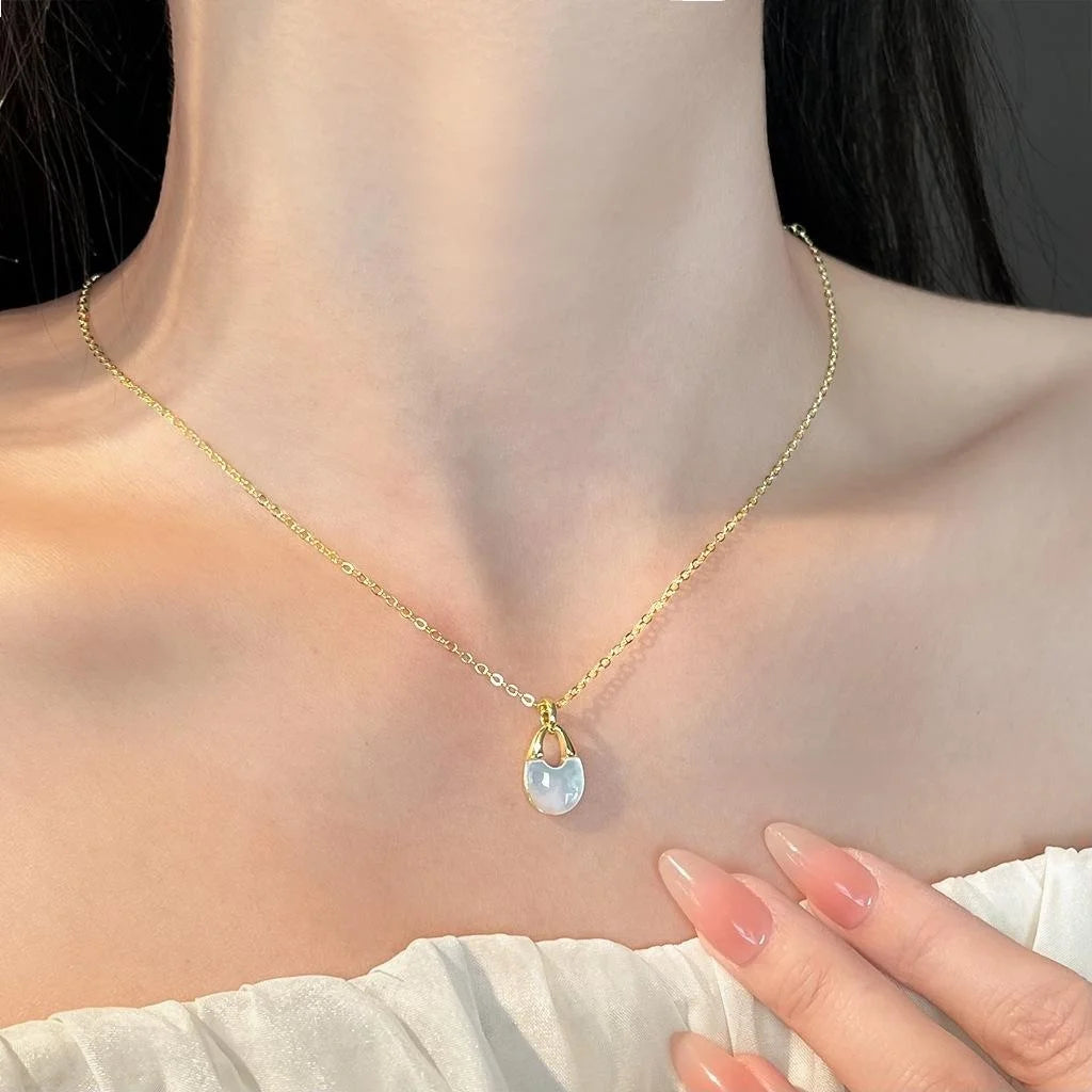18K Gold Plated Copper Mother Of Pearl Geometric Hollow Oval Ring Clavicle Necklace Light Luxury Style