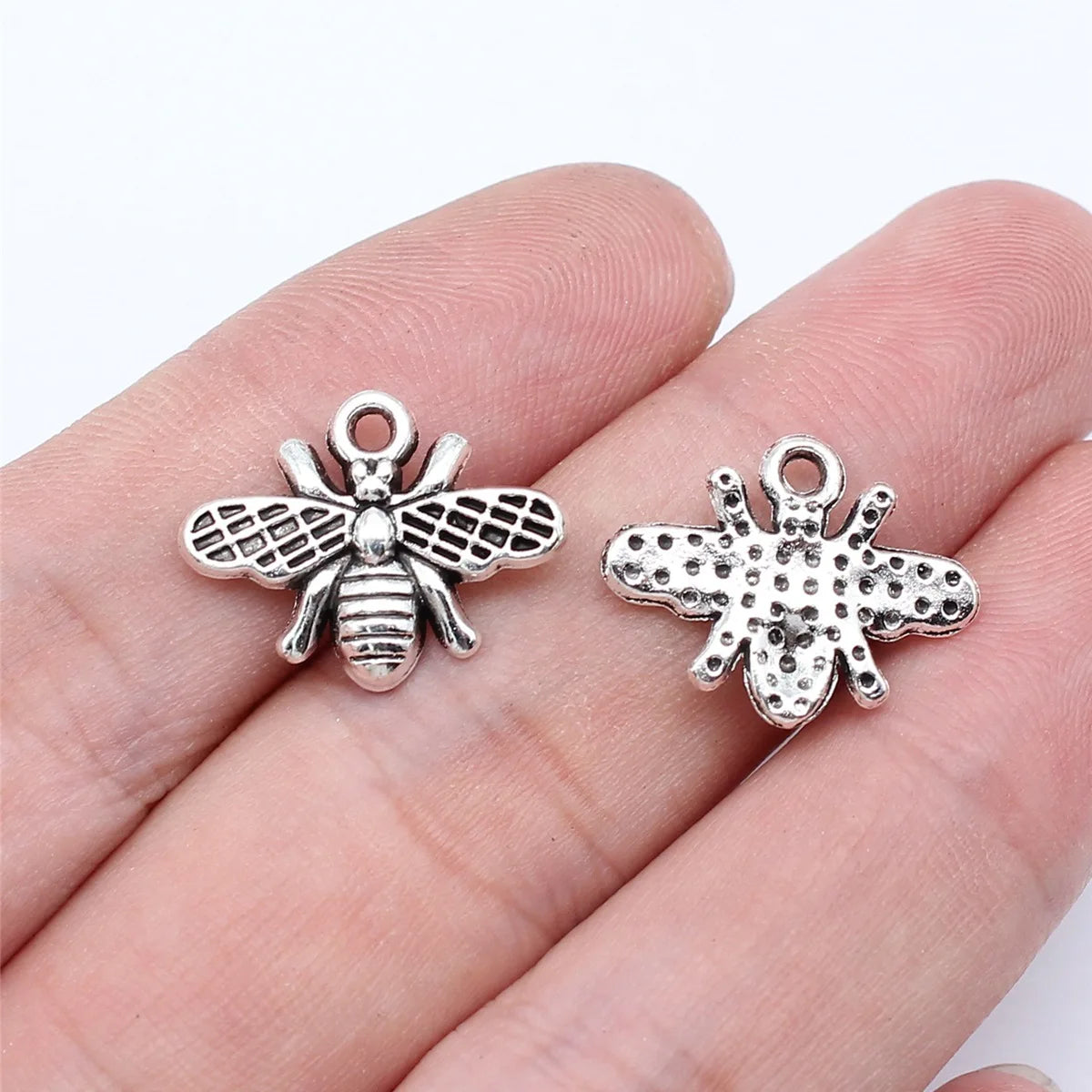 18x14mm 1.3g Antique Silver Zinc Alloy Bee Charm Pendant for DIY Necklace Bracelet Jewelry Making