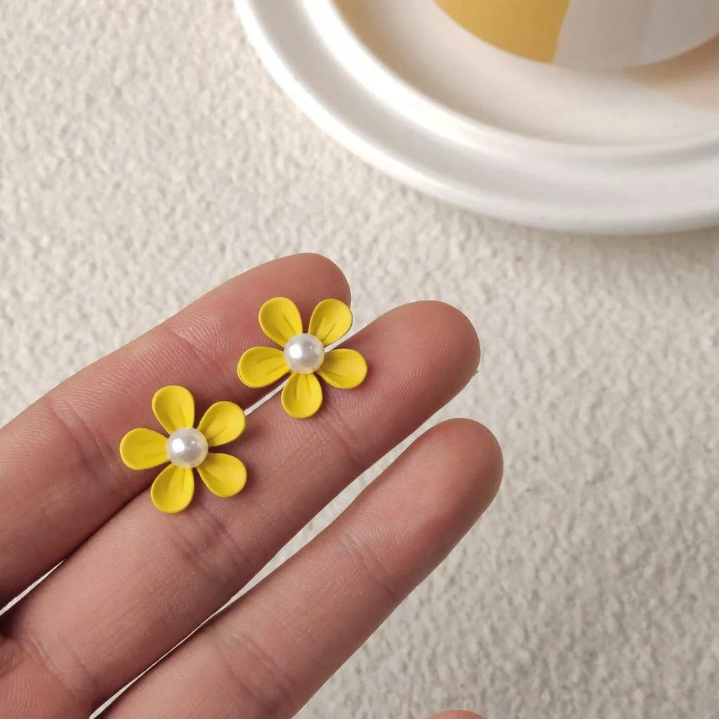 Korean Style Small Daisy Flower Alloy Stud Earrings With Silver Plated Pins For Women
