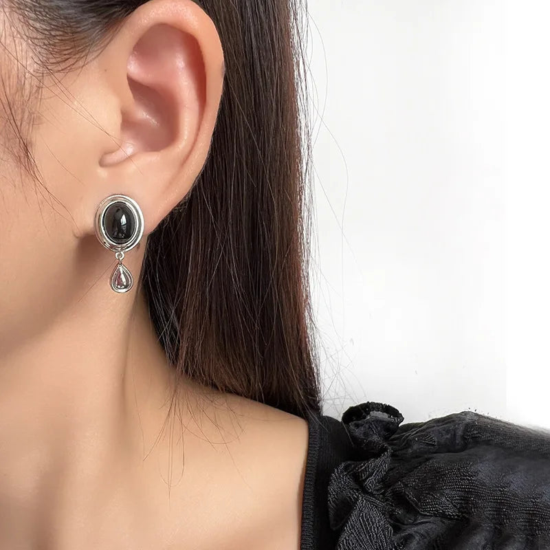 Vintage Oval Black Cabochon Alloy Teardrop Dangle Stud & Clip On No Piercing Women's Earrings