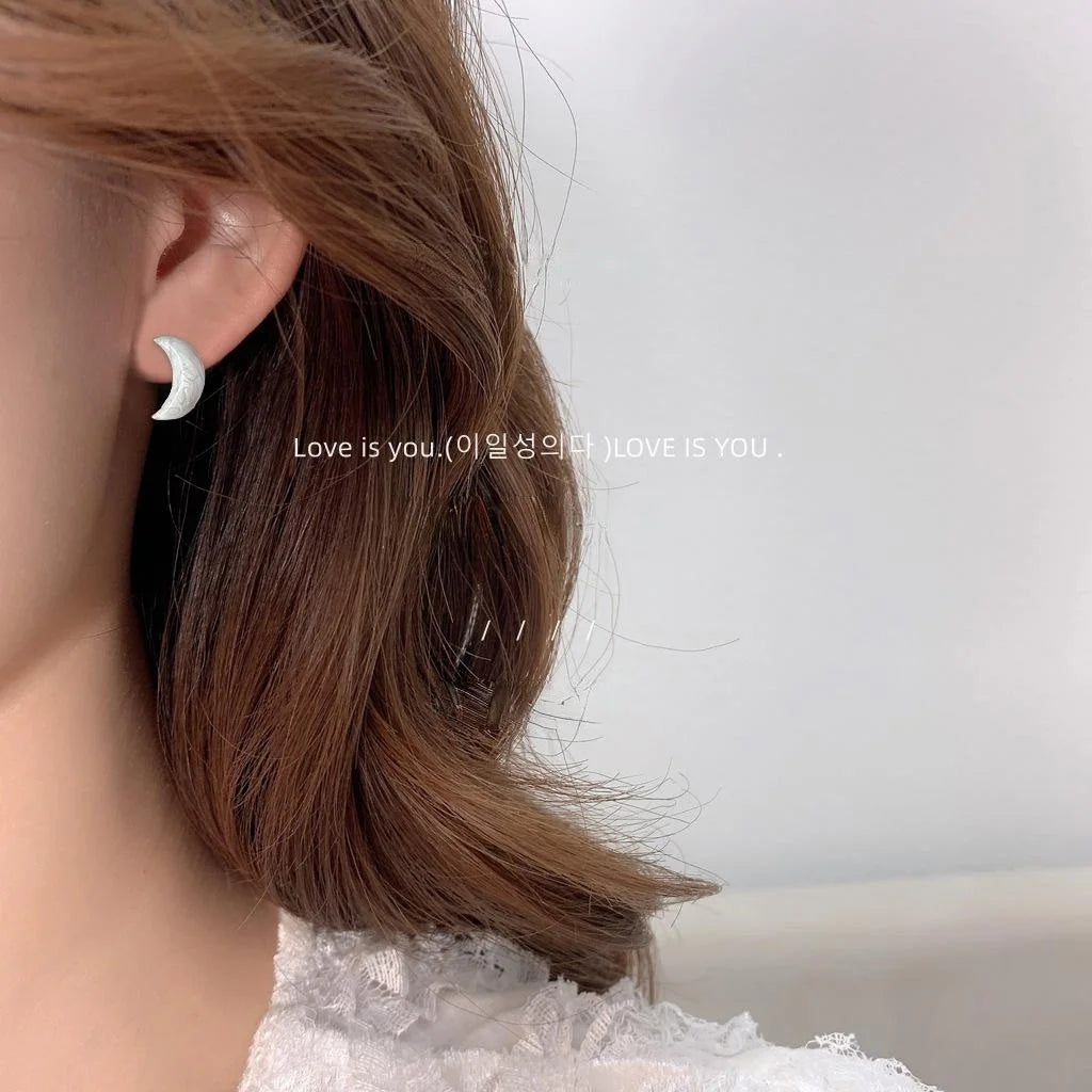 French Vintage Copper Crescent Moon Stud Earrings Minimalist Elegant Commuter Jewelry