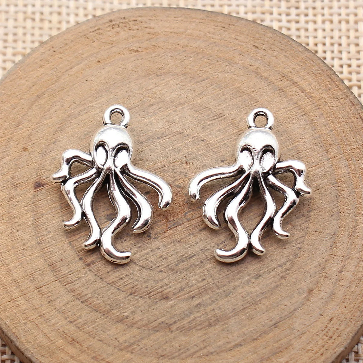 24x18mm 2.1g Antique Silver Zinc Alloy Double Sided Octopus Fish Charm Pendant for DIY Jewelry Making