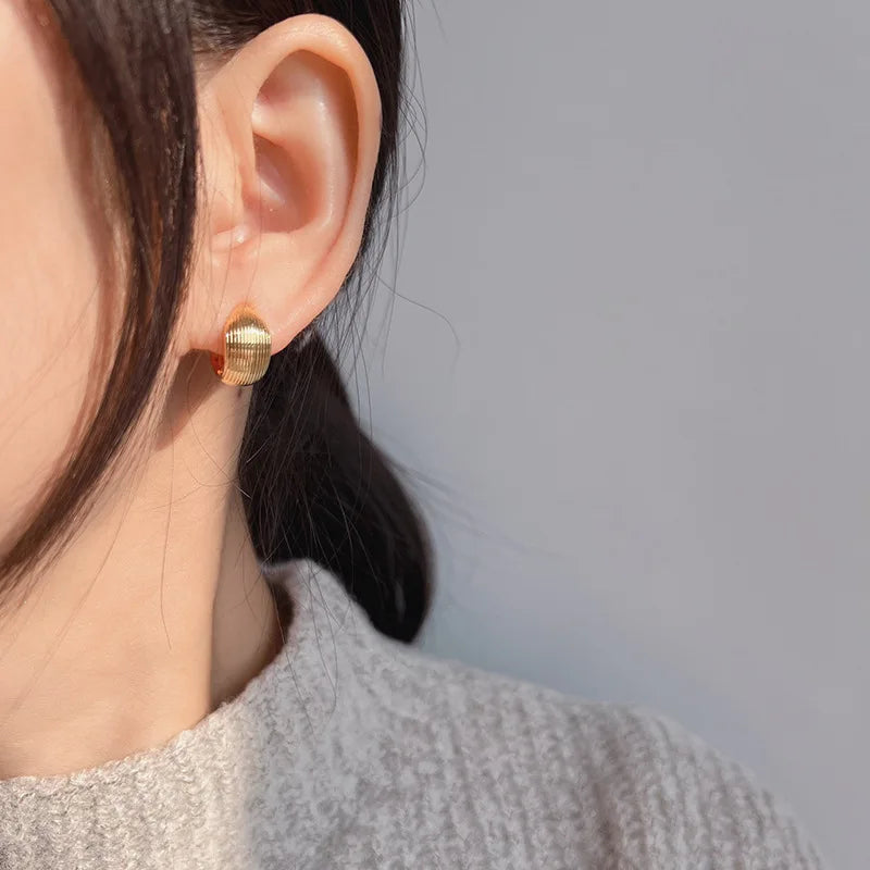 Vintage Gold Alloy Ribbed Hoop Huggie Stud & Clip On No Piercing Minimalist Ear Cuff Earrings