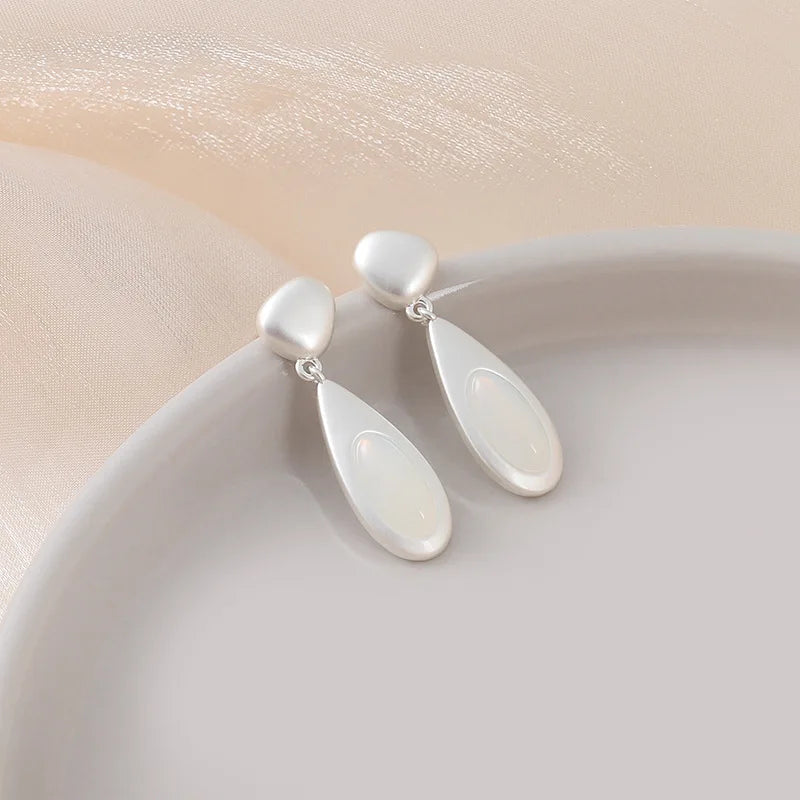 Elegant Matte Silver Alloy Spiral Disc Teardrop Dangle Stud & Clip On No Piercing Earrings