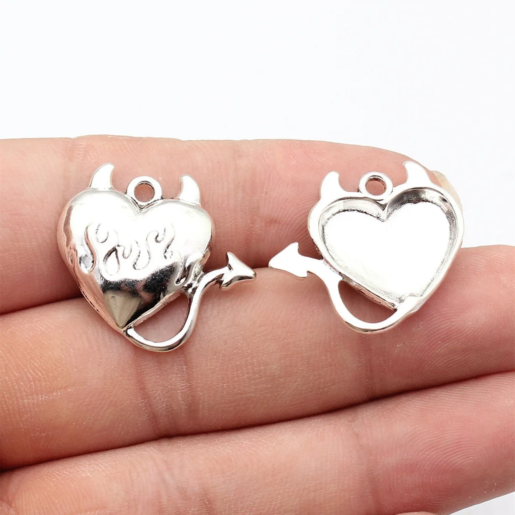 26x24mm 2.8g Antique Silver Zinc Alloy Gothic Heart Devil Charm Pendant for DIY Jewelry Making