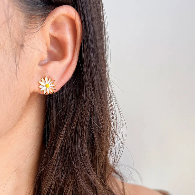 Elegant Enamel Daisy Flower Alloy Stud & Clip On No Piercing Sweet Floral Gold Tone Earrings