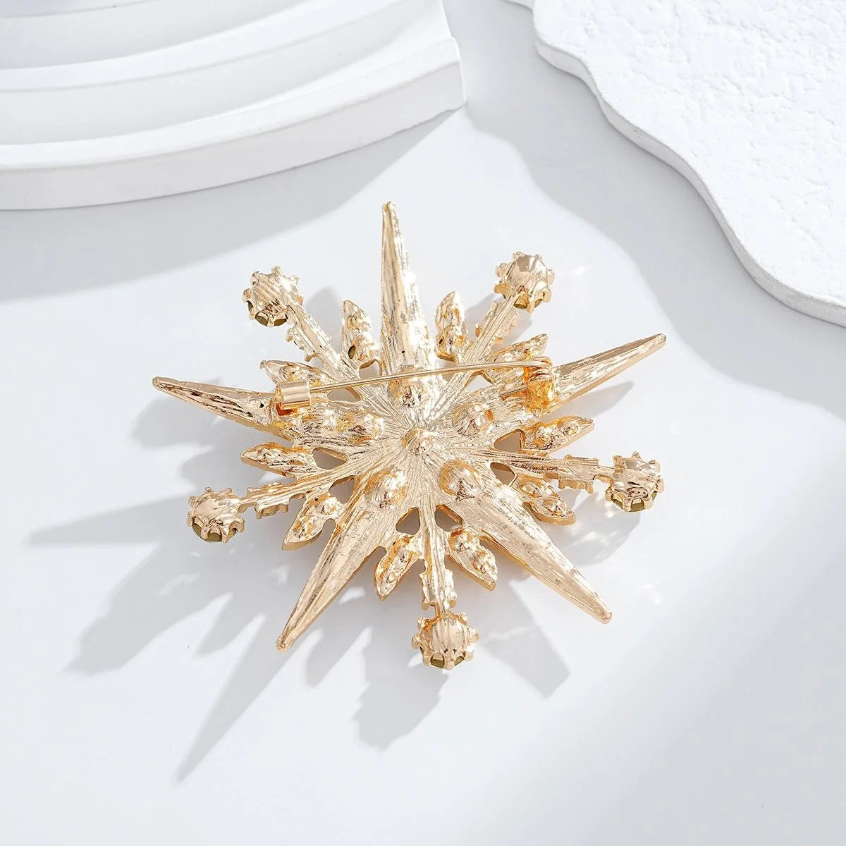 Elegant Eight-Point Star Snowflake Brooch, Alloy Rhinestone Lapel Pin Corsage For Suits Coats And Gifts