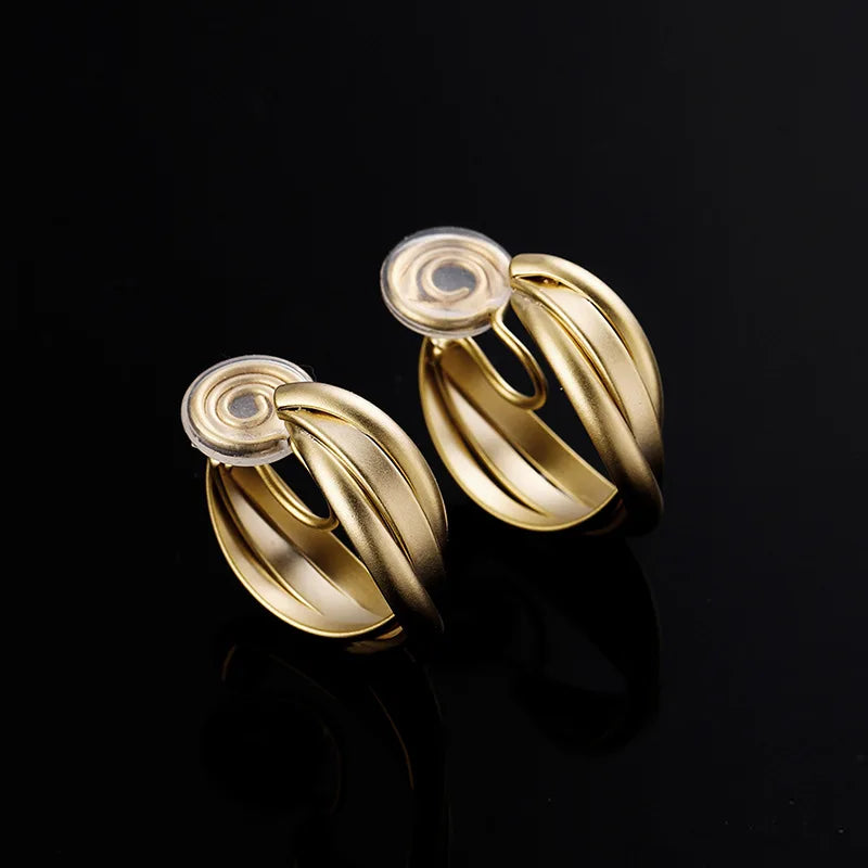 Matte Gold Alloy Spiral Hoop Elegant Vintage Stud & Clip On No Piercing Women's Fashion Earrings
