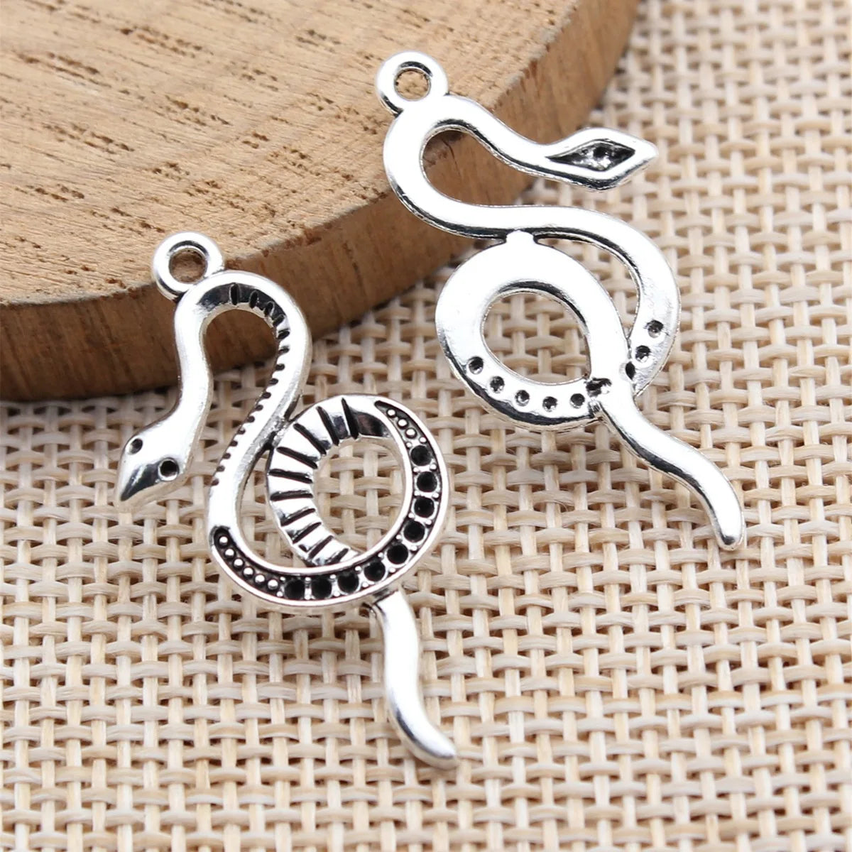 32x16mm 1.3g Antique Silver Zinc Alloy Snake Charm Pendant for Vintage DIY Jewelry Making