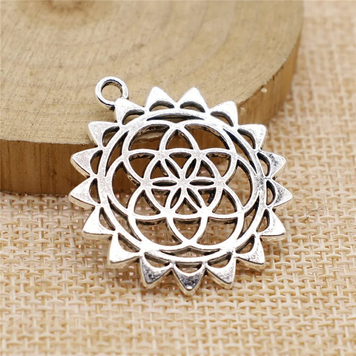 33x30mm 3.7g Antique Silver Zinc Alloy Geometric Flower Charm Pendant for DIY Necklace Bracelet Making