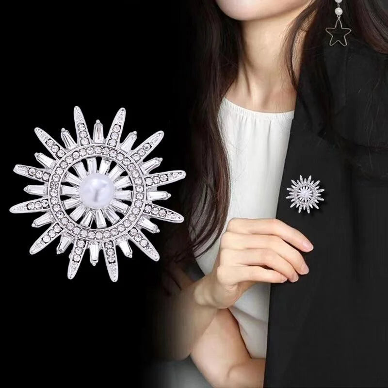 Vintage Eight-Point Star Rhinestone Pearl Brooch For Women, Elegant Hollow Round Lapel Pin Suit Accessory
