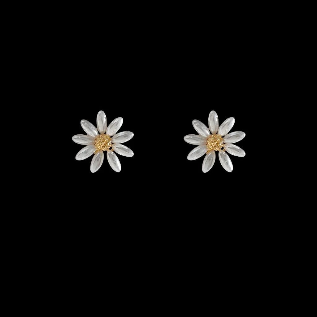Sweet Daisy Faux Pearl Stud Earrings For Women, Elegant Floral Summer Commuter Jewelry