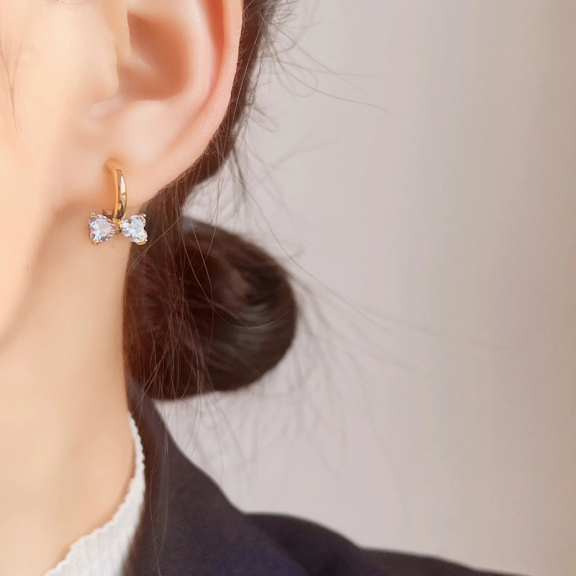 Elegant Gold Alloy Zircon Bow Hoop With Spiral Disc Stud & Clip On No Piercing Women's Fashion Earrings
