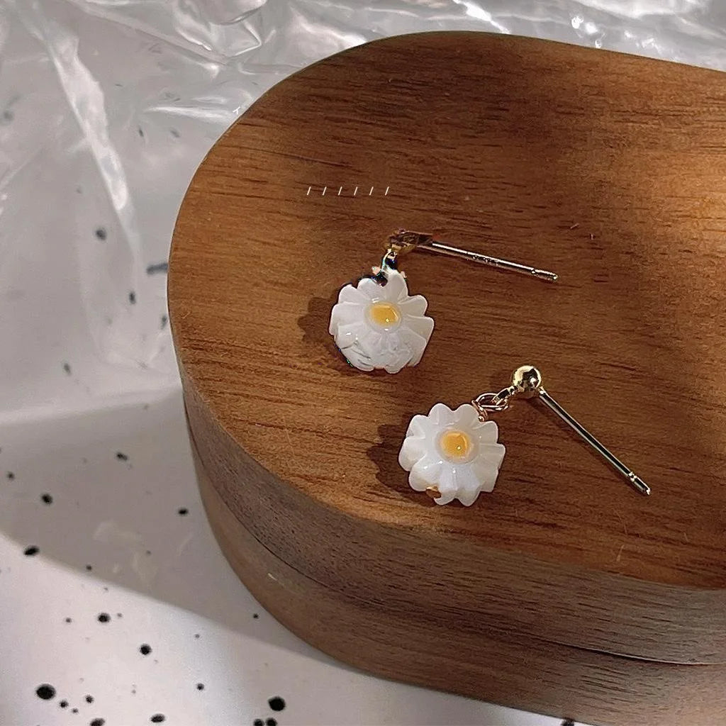 Fresh Shell Daisy Stud Earrings Handmade Glazed Floral Niche Design For Women