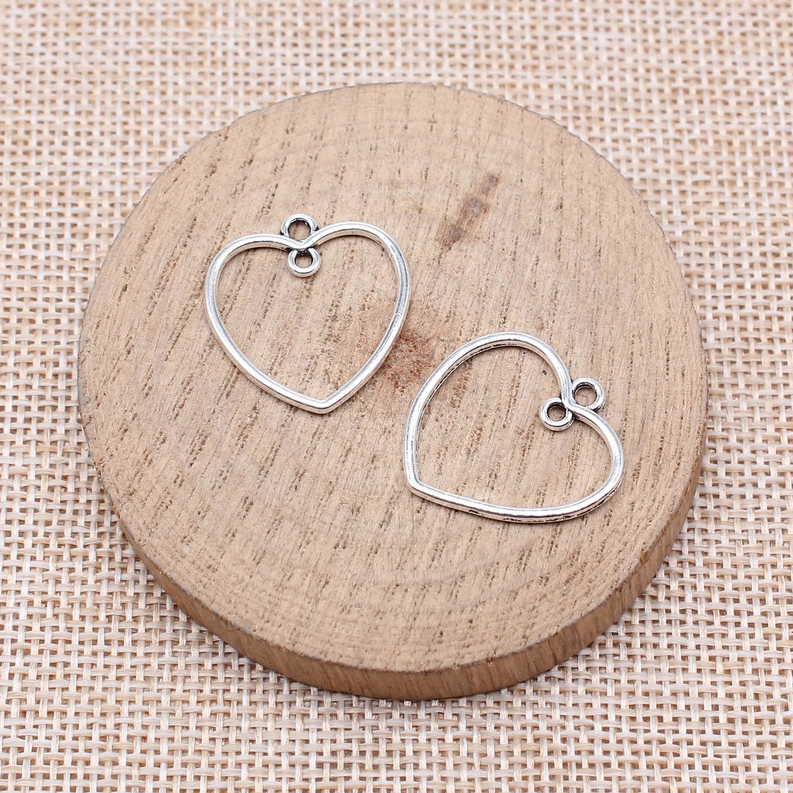 23x21mm 0.84g Antique Silver Zinc Alloy Hollow Heart Connector Charm for DIY Bracelet Jewelry Making