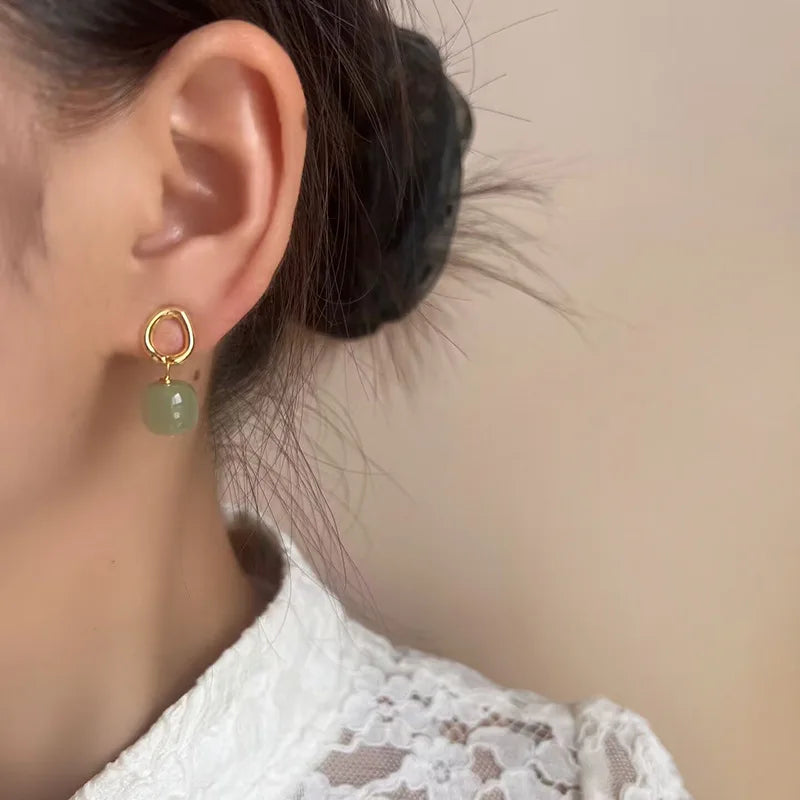 Vintage Chinese Style Green Agate Bead Spiral Alloy Stud & Clip On No Piercing Dangle Earrings