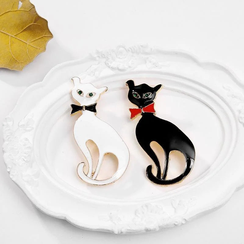 Cute White Enamel Cat With Black Bow Alloy Brooch, Green-Eyed Animal Lapel Pin Corsage Gift