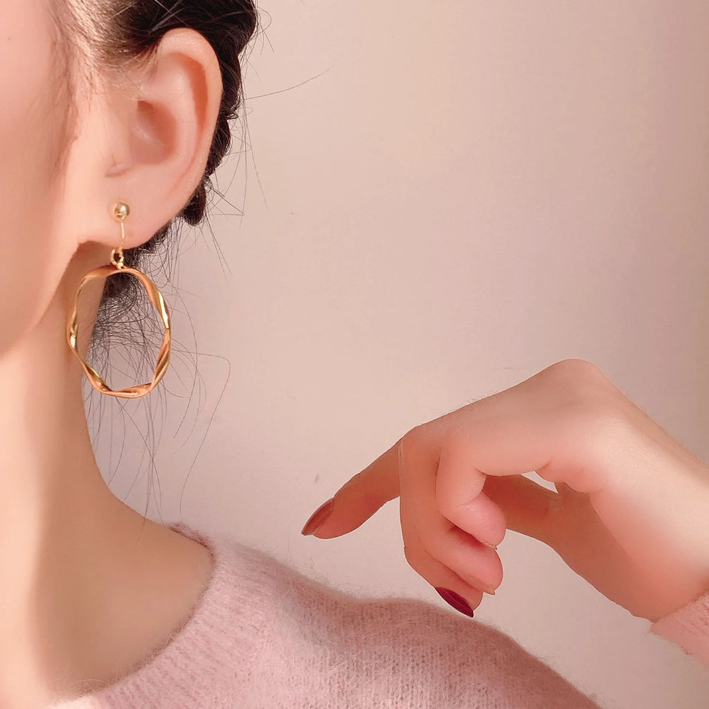 Elegant Gold Alloy Twisted Large Hoop Drop Stud & Clip On No Piercing Statement Circle Earrings
