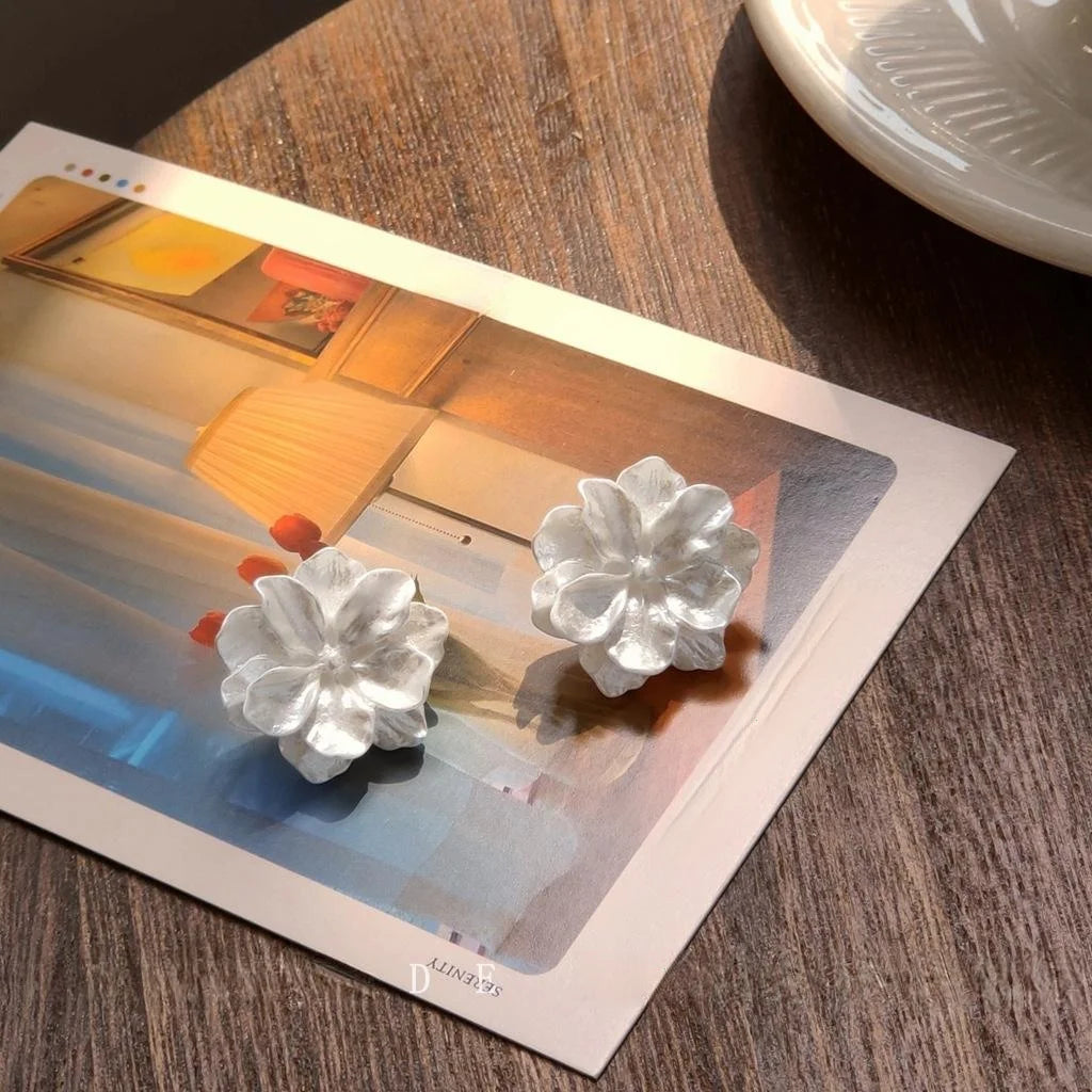 Silver Plated Pin Resin White Flower Stud Earrings For Women Summer Fresh Fashion Jewelry