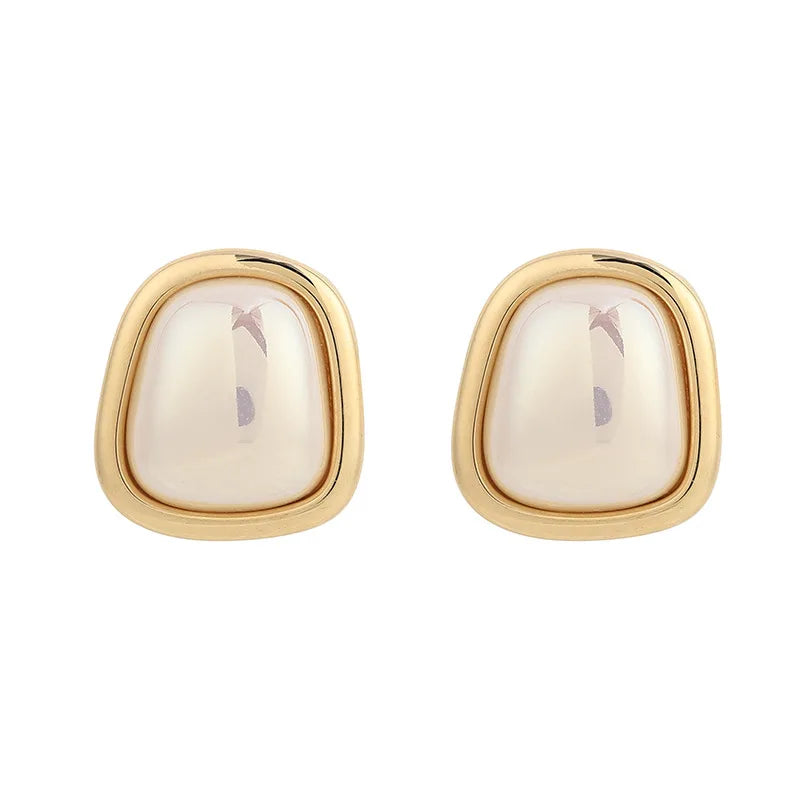 Elegant Rounded Geometric Mabe Pearl Alloy Stud & Clip On No Piercing Luxury Minimalist Earrings