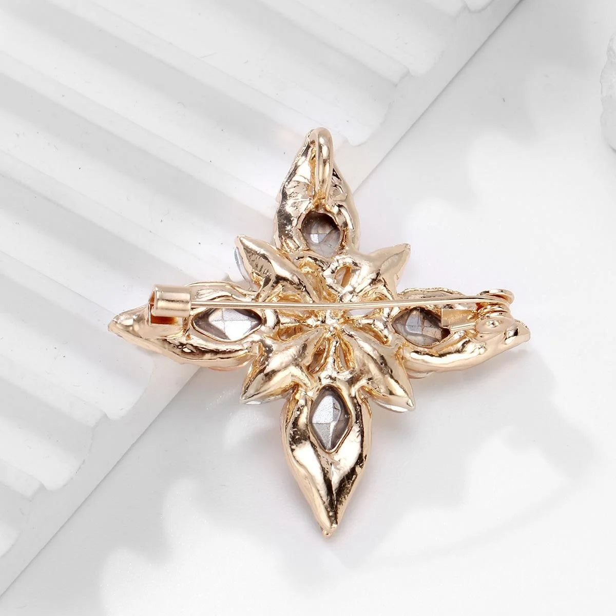 Elegant Eight Point Star Flower Brooch With Blue Rhinestone Crystal Alloy Lapel Pin Corsage Gift