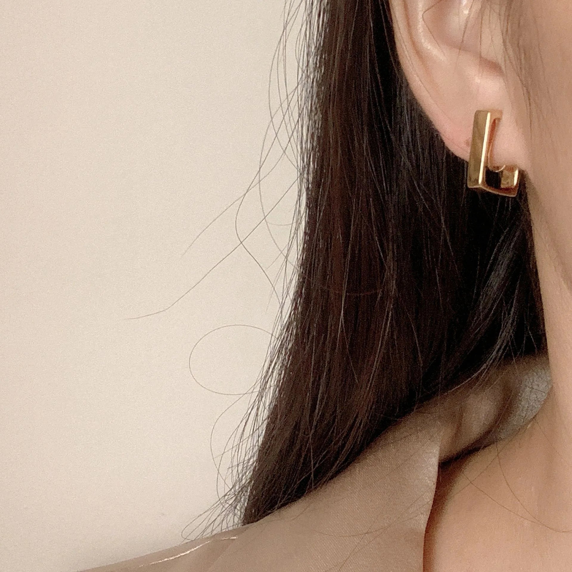 Elegant Gold Alloy Spiral Coil Geometric Stud & Clip On No Piercing Minimalist Metal Earrings
