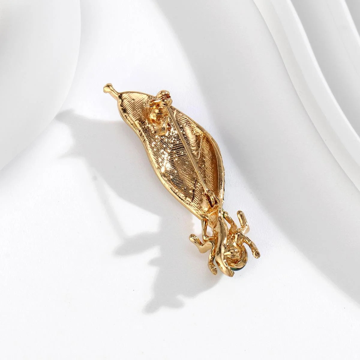 Elegant Green Enamel Leaf And Spider Brooch With Rhinestones, Gold Tone Alloy Lapel Pin Gift