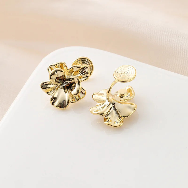 Luxury Gold Alloy 3D Flower Stud & Clip On No Piercing Vintage Floral Statement Women's Earrings