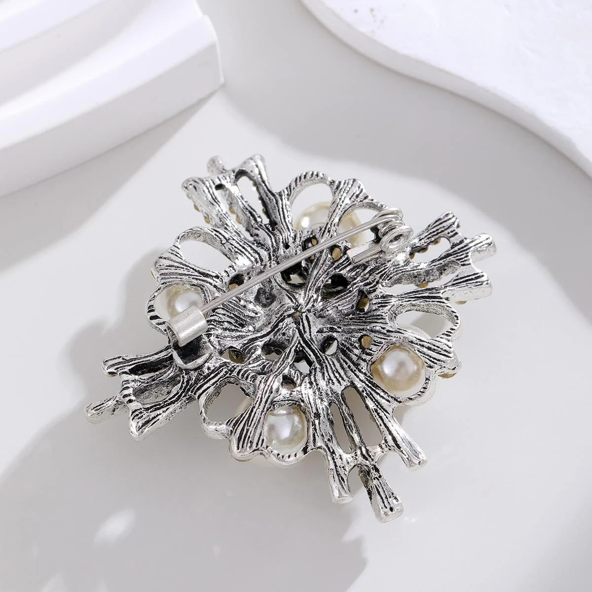 Luxury Geometric Cross Pearl Rhinestone Brooch Silver Tone Alloy Lapel Pin Corsage Suit Accessory Gift