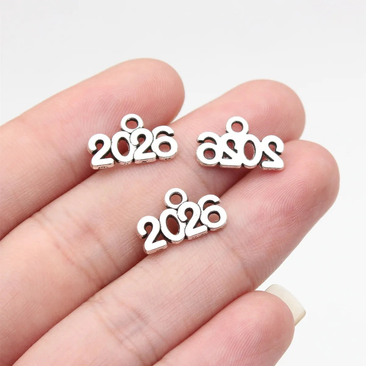 15x9.2mm 0.58g Antique Silver Tone Zinc Alloy Year 2026 Charm Pendant for DIY Graduation Jewelry