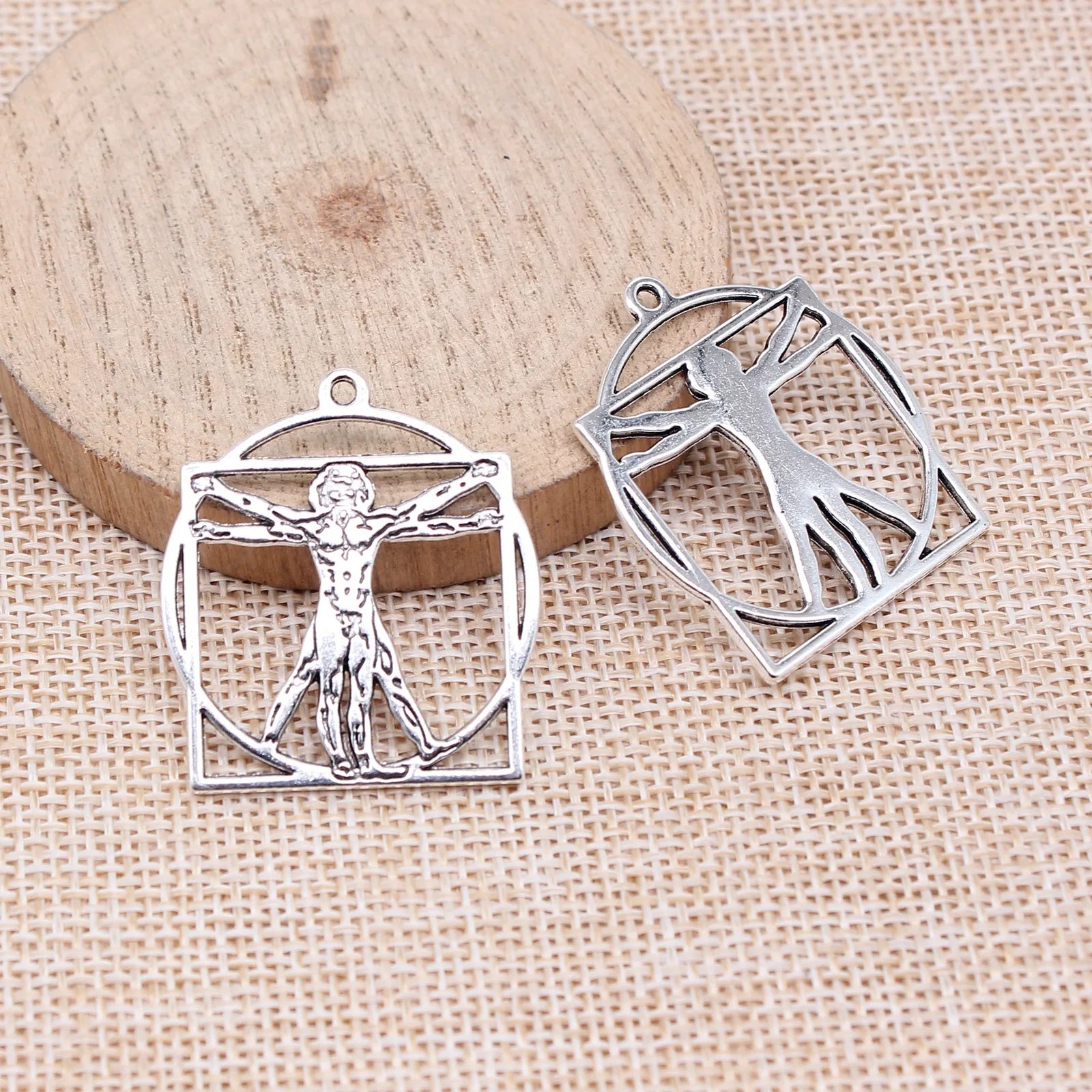 34x30mm 3.5g Antique Silver Zinc Alloy Vitruvian Man Charm Pendant for DIY Necklace Jewelry Making