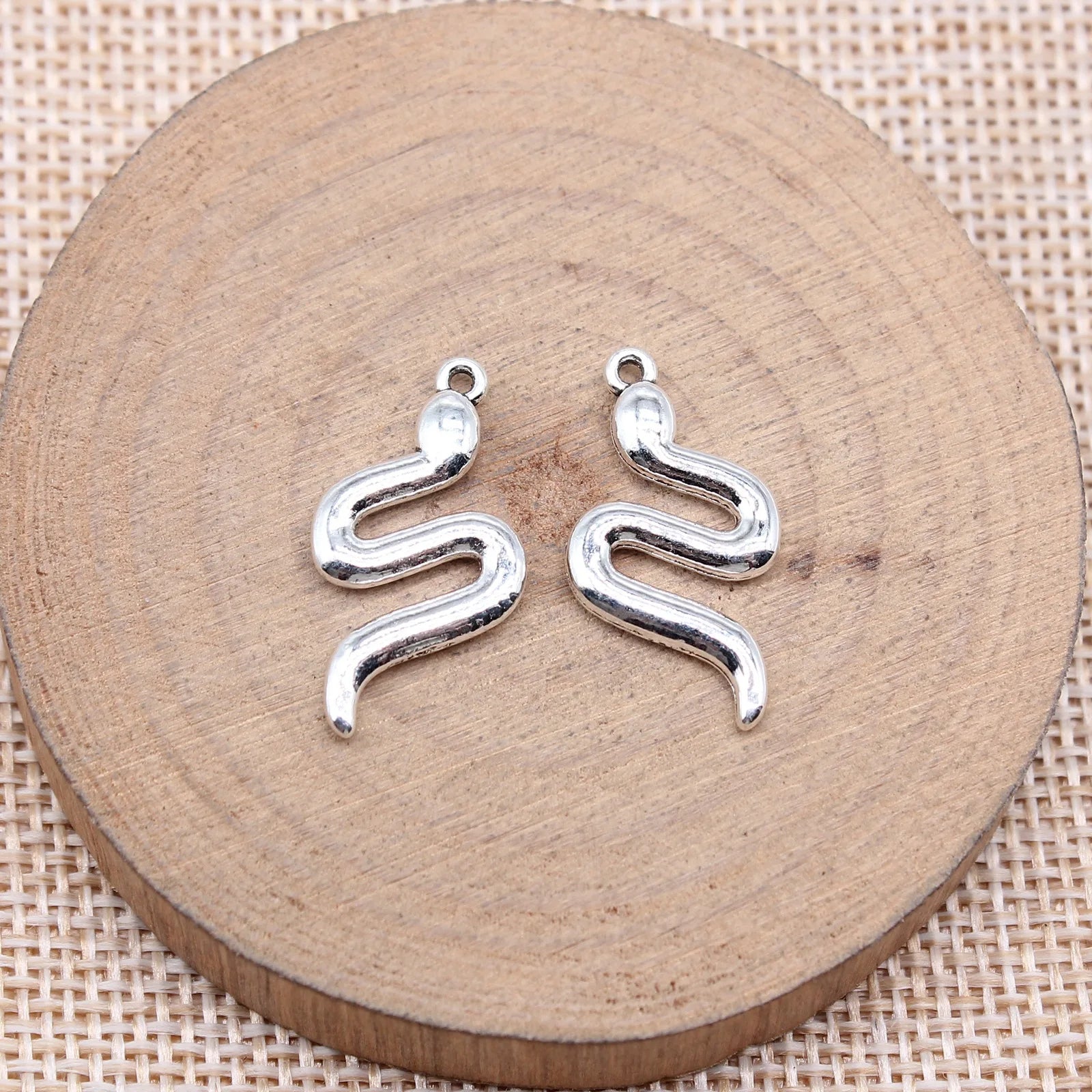 24x13mm 1.5g Antique Silver Zinc Alloy Snake Charm Pendant for DIY Necklace Bracelet Jewelry Making