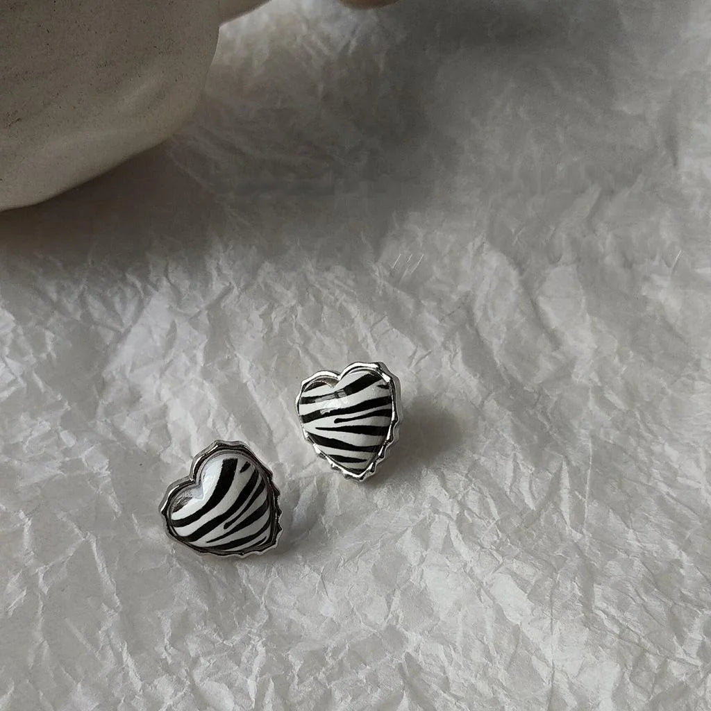 Copper Black White Zebra Stripe Heart Stud Earrings Korean Japanese Fashion Statement Jewelry for Women
