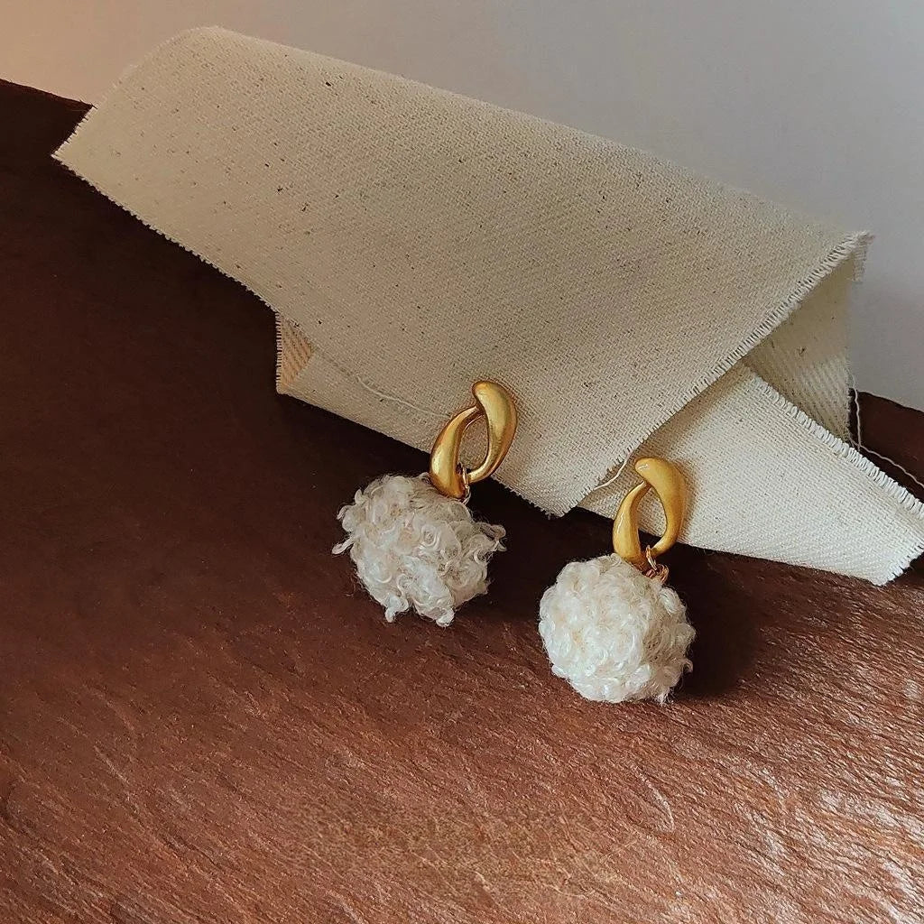 Sweet Pom Pom Stud Earrings French Vintage Matte Gold Hollow Geometric Plush Handmade Jewelry