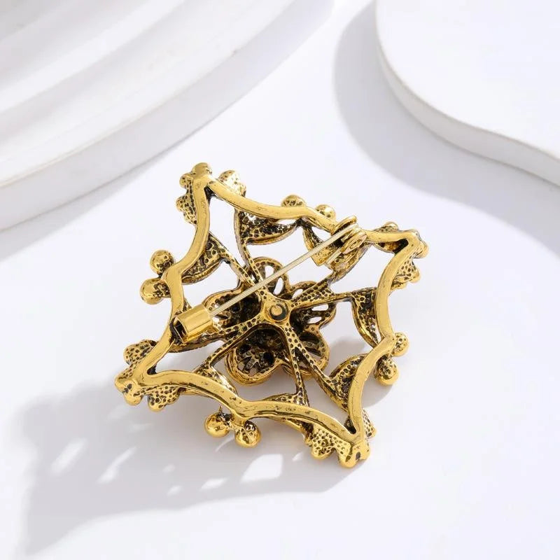 Vintage Baroque Flower Rhinestone Alloy Brooch Elegant Crystal Lapel Pin For Coat Cardigan Suit Accessory