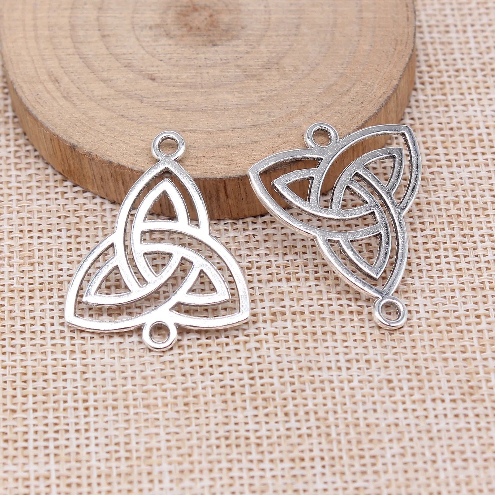33x26mm 2.6g Antique Silver Zinc Alloy Celtic Knot Connector Charm for DIY Bracelet Necklace Making