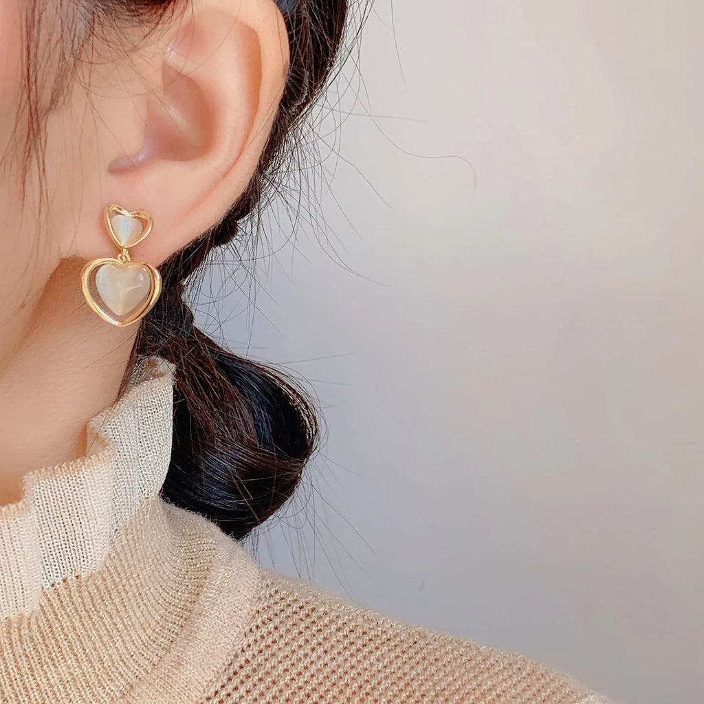 Elegant Double Heart Cat Eye Stone Alloy Dangle Stud & Clip On No Piercing Light Luxury Earrings