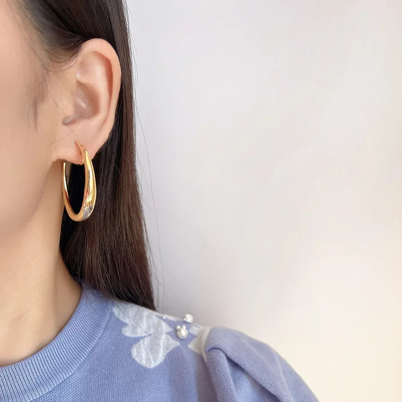 Elegant Gold Alloy Large Hoop Stud & Clip On No Piercing Minimalist Commuter Round Hoop Earrings