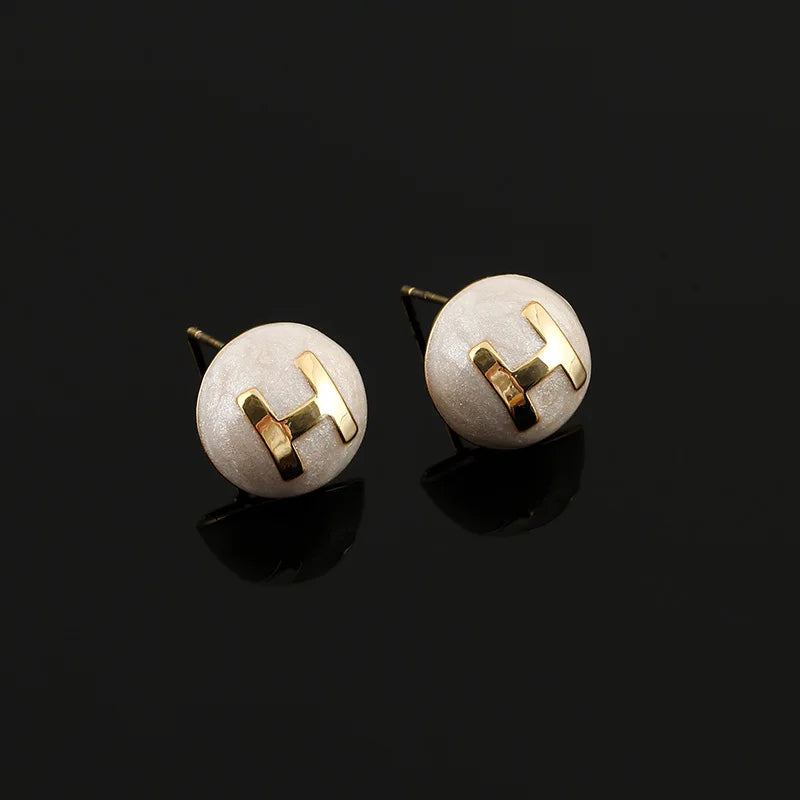 Elegant White Enamel Round Letter H Alloy Stud & Clip On No Piercing Women's Fashion Earrings