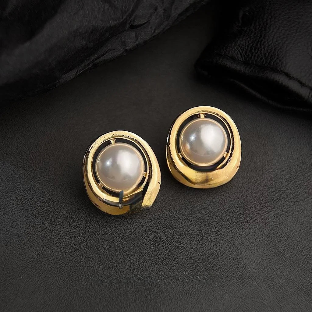 14K Gold Plated Metal Oval Letter Geometric Stud Earrings Minimalist Commuter Jewelry