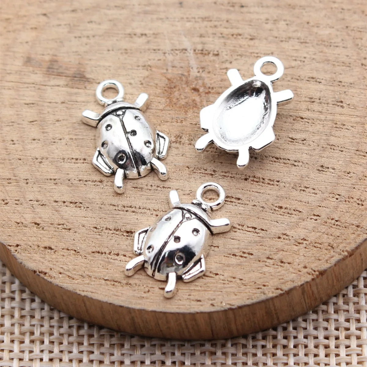 17x11mm 0.91g Antique Silver Zinc Alloy Ladybug Charm Pendant for DIY Necklace Bracelet Making