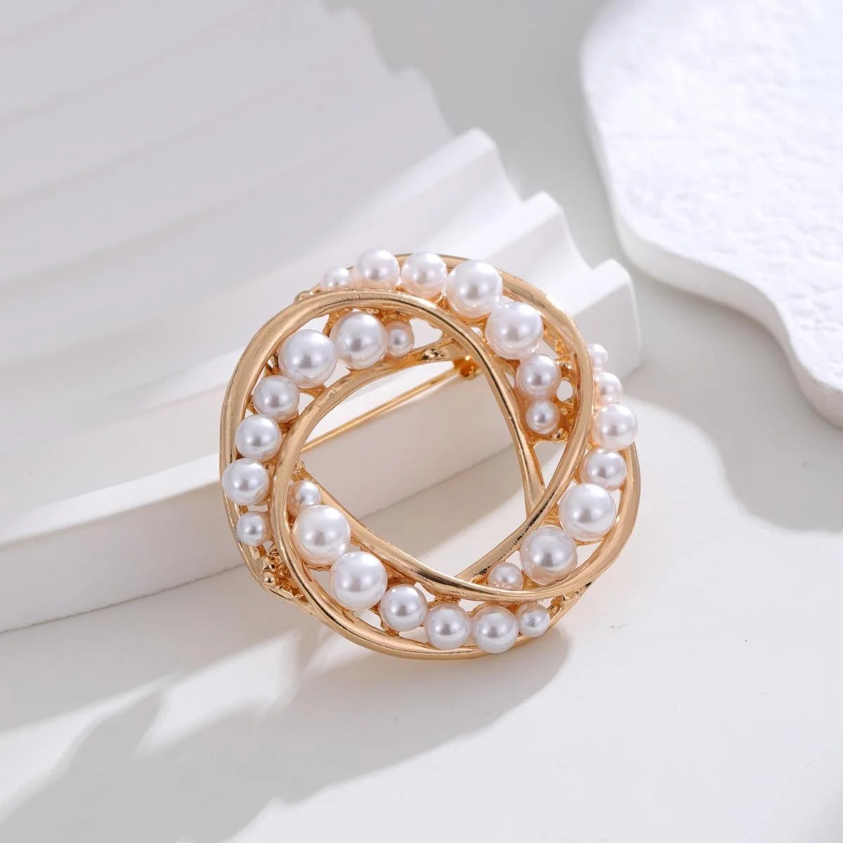 Elegant Alloy Pearl Wreath Brooch For Women, Korean Style Lapel Pin Corsage Suit Accessory Gift