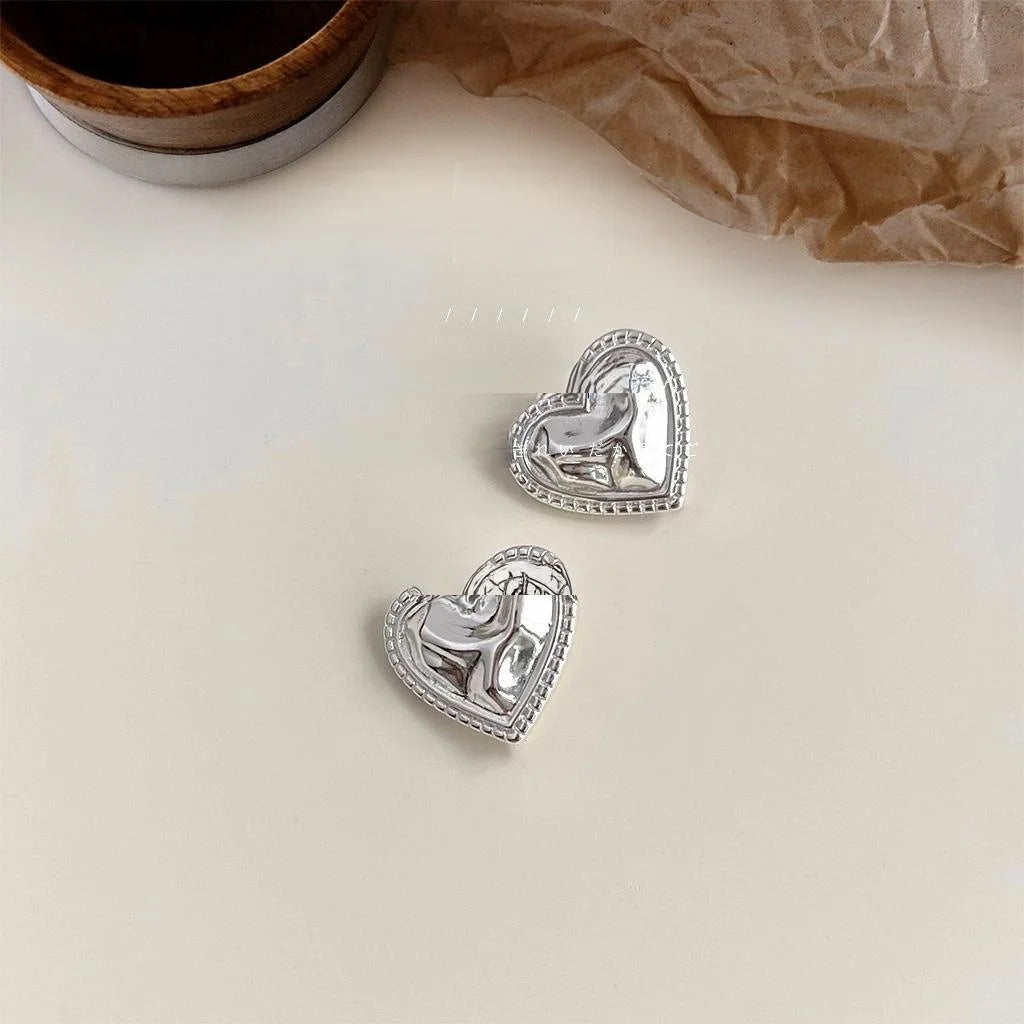 Sweet Cool Textured Heart Copper Stud Earrings Liquid Metal Minimalist Commuter Jewelry