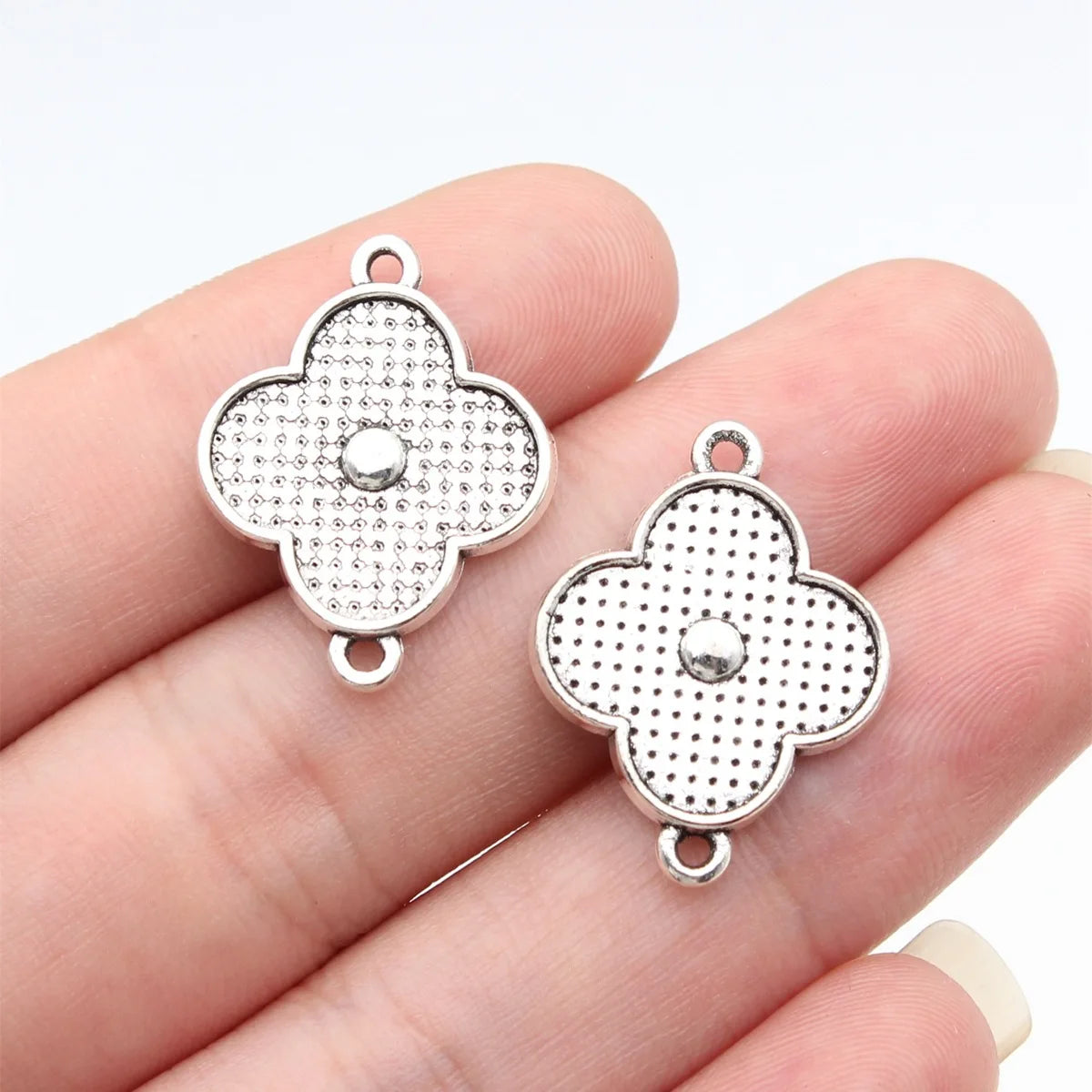 24x18mm 2.5g Antique Silver Zinc Alloy Four Leaf Clover Connector Charm for DIY Bracelet Jewelry
