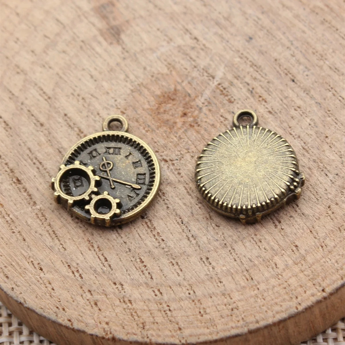 16x14mm 1.7g Multicolor Zinc Alloy Gear Clock Charm Pendant for DIY Steampunk Jewelry Making