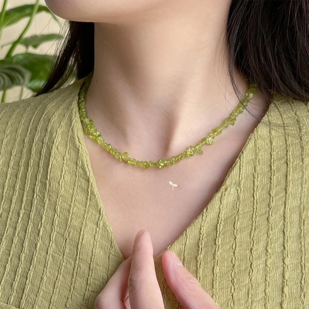 Fresh Forest Style Irregular Peridot Crystal Natural Stone Collarbone Necklace