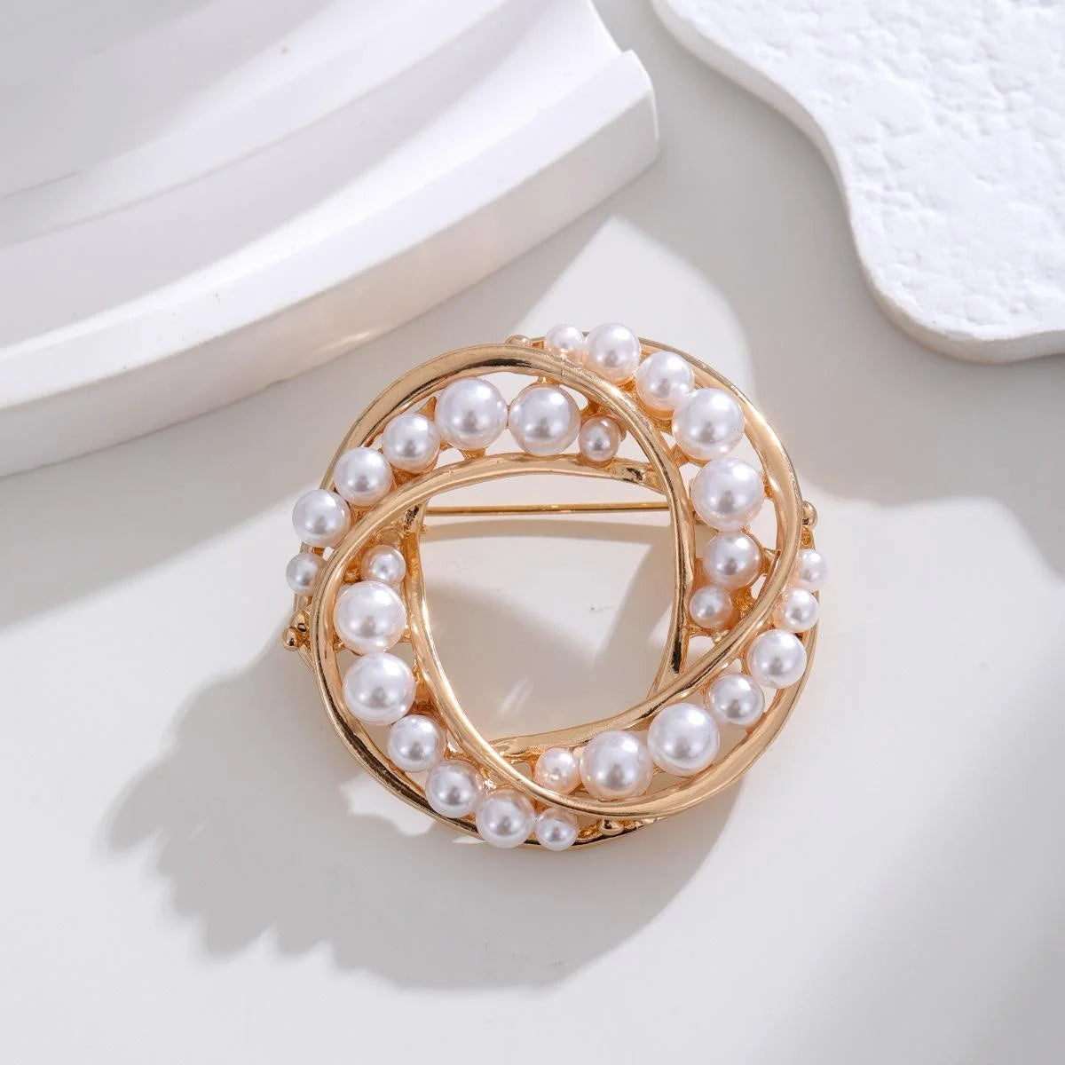 Elegant Alloy Pearl Wreath Brooch For Women, Korean Style Lapel Pin Corsage Suit Accessory Gift