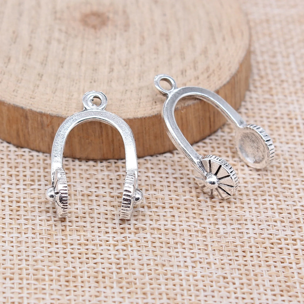 26x17mm 2.7g Antique Silver Zinc Alloy Headphones Charm Pendant for DIY Bracelet Necklace Jewelry Making