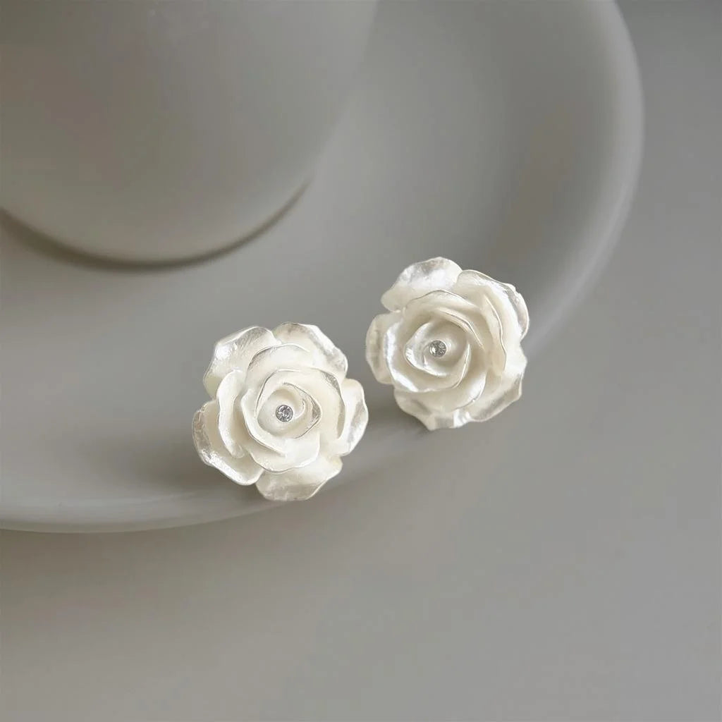 Sweet Elegant Copper Resin Rhinestone Flower Rose Flower Stud Earrings For Women