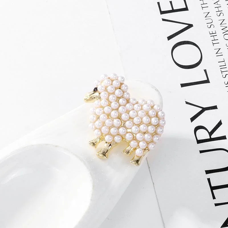 Cute Pearl Sheep Brooch Gold Tone Alloy Animal Lapel Pin Elegant Cardigan Corsage Suit Accessory Gift